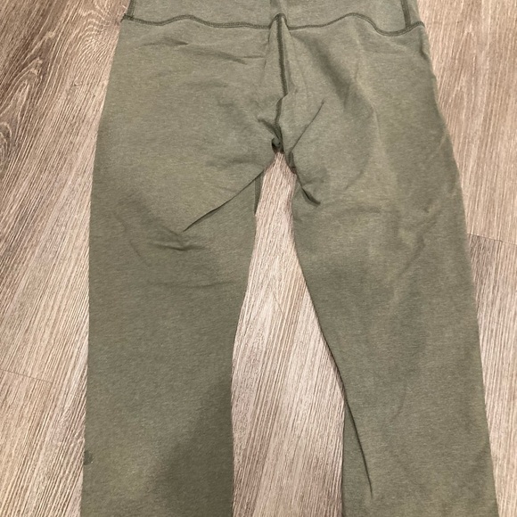 Green soft lulu capris - Picture 2 of 4